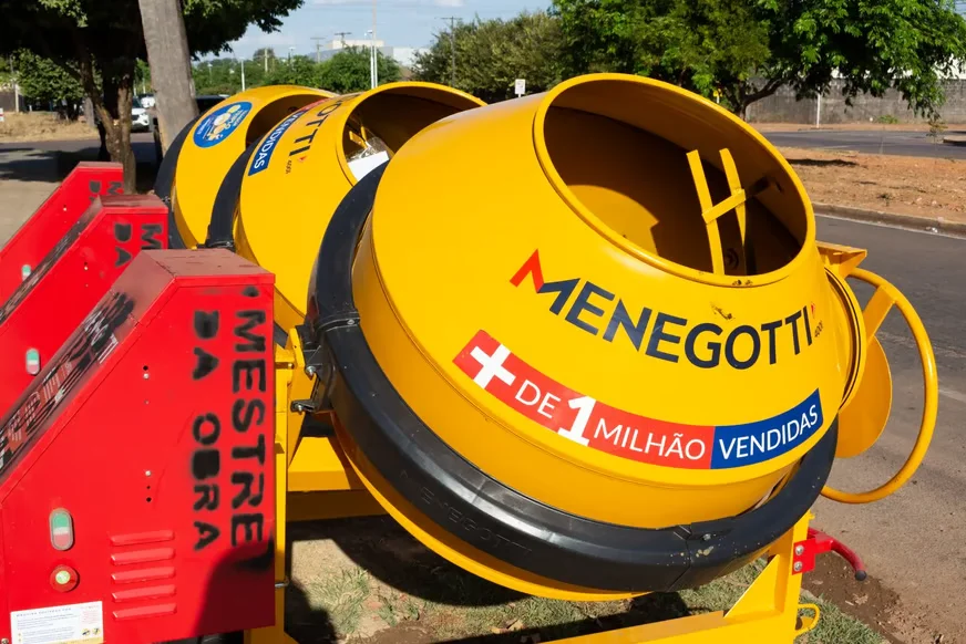 Betoneiras do Mestre da Obra prontas para locação